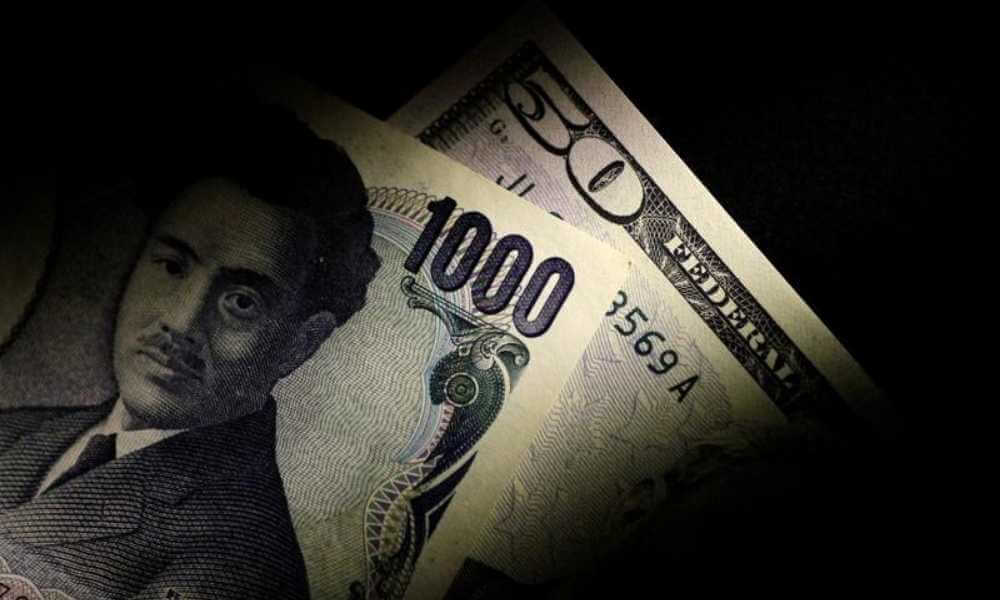 Dollar Gains, Yen Slumps; BOJ Retains Dovish Stance
